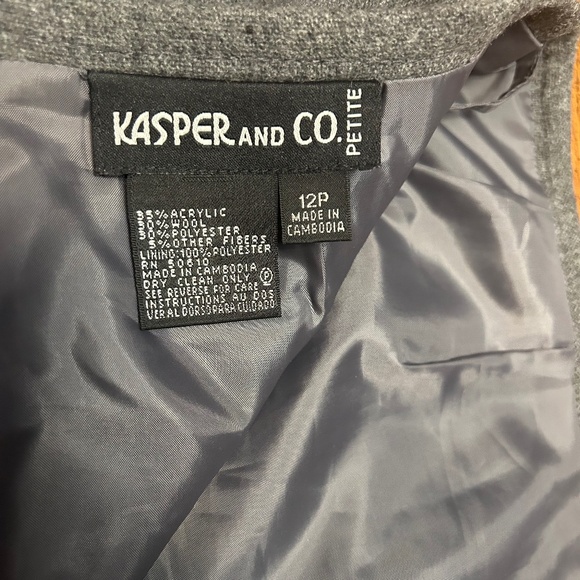 Wool blend fringed gray skirt with pink stitching, size 12P - Picture 7 of 7